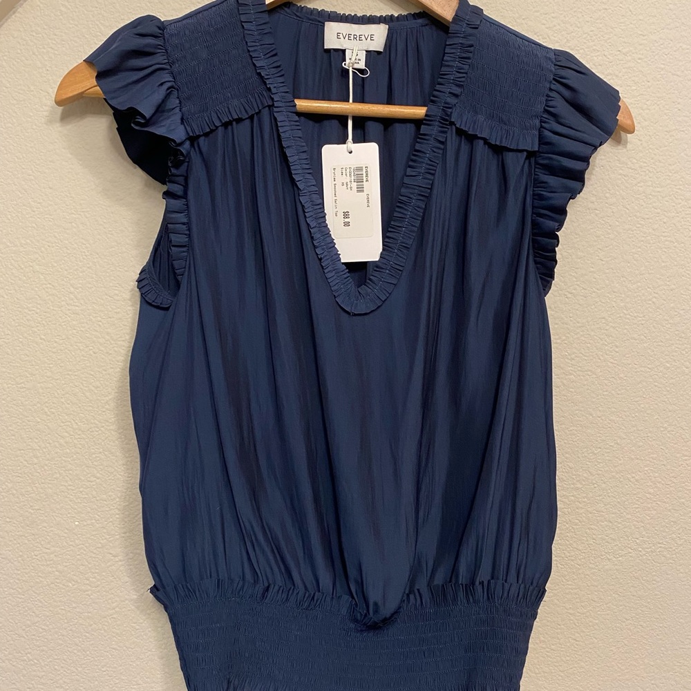 Evereve Brynlee Smocked Satin Top Size XS Navy NWT